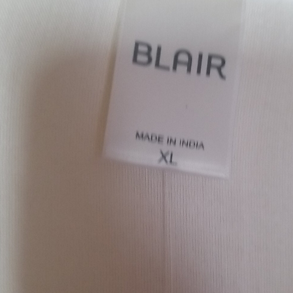 BLAIR XL WHITE  BUTTON  DOWN BLOUSE WITH EMBROIDER - Picture 4 of 5